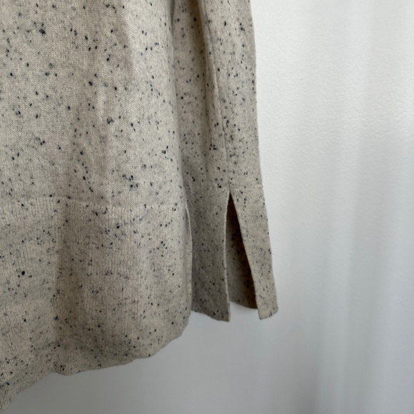 Club Monaco 100% cashmere sweater - Picture 4 of 5